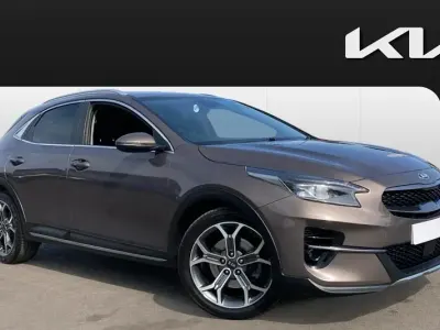 Usado Kia XCeed 120 HP (88 kW) 2021 Castanho SUV