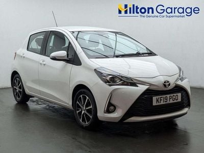 Used Toyota Yaris 111 HP (81 kW) 2019 White Hatchback