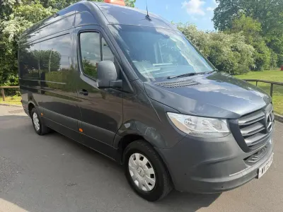 Gebraucht Mercedes Sprinter Premium 148 PS (108 kW) 2022 Grau Van