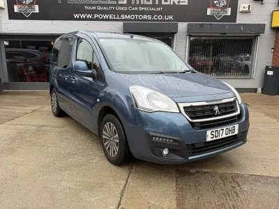Used Peugeot Partner Tepee Allure 100 HP (73 kW) 2017 Blue MPV