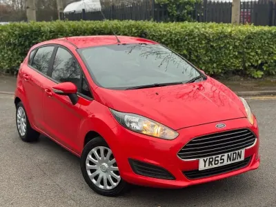 Käytetty Ford Fiesta Style 75 HP (55 kW) 2015 Punainen Viistoperä