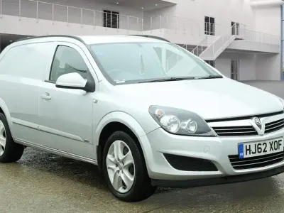 Second-hand Vauxhall Astra Sportive 125 CP (91 kW) 2012 Argintiu Van
