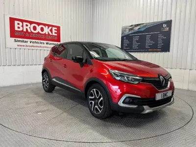 Used Renault Captur Dynamique 90 HP (66 kW) 2018 Red/black SUV