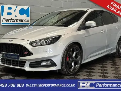 Usado Ford Focus ST 250 HP (183 kW) 2017 Prateado Citadino