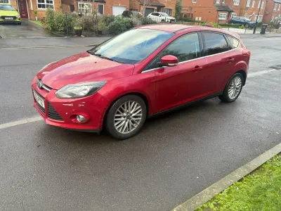 Used Ford Focus Zetec 125 HP (91 kW) 2012 Red Hatchback