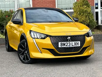 Used Peugeot 208 GT 129 HP (94 kW) 2023 Yellow Hatchback