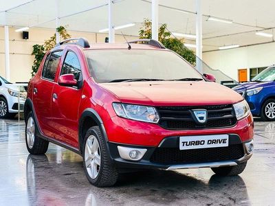 Begagnad Dacia Sandero Ambiance 90 HK (66 kW) 2014 Röd Halvkombi