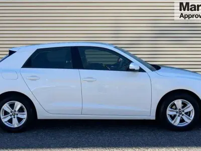 Używany Audi A1 Design 95 KM (69 kW) 2023 Biały SUV