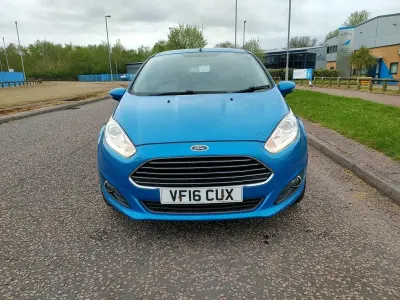 Begagnad Ford Fiesta Zetec 2016 Blå Halvkombi
