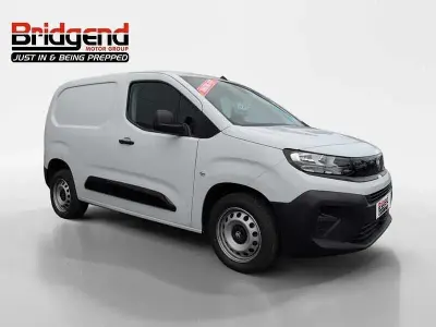 Używany Vauxhall Combo 100 KM (73 kW) 2024 Biały Minivan