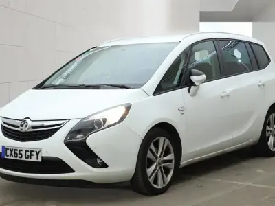 Used Vauxhall Zafira SRi 170 HP (125 kW) 2015 White MPV