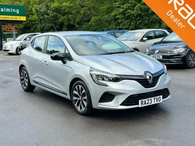 Używany Renault Clio V Evolution 145 KM (106 kW) 2023 Srebrny Hatchback