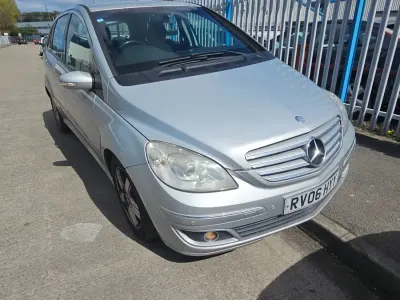 Usado Mercedes B180 SE 2006 Prateado Monovolume