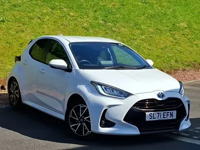 Used Toyota Yaris Hybrid Design 116 HP (85 kW) 2021 White Hatchback