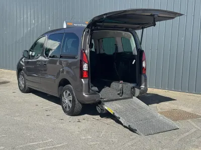Used Citroën Berlingo Feel 100 HP (73 kW) 2018 Grey MPV