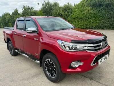 Used Toyota HiLux 150 HP (110 kW) 2017 Red Pickup
