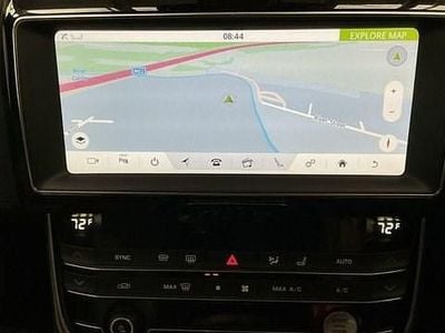 Begagnad Jaguar XE Portfolio 200 HK (147 kW) 2019 Röd Sedan