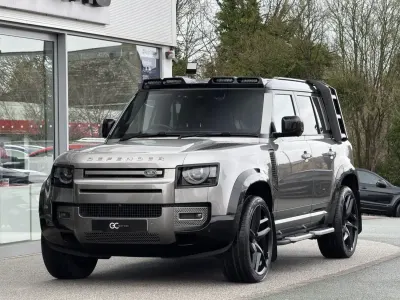 Usado Land Rover Defender HSE Dynamic 300 HP (220 kW) 2023 Prateado Carrinha