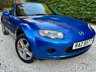 Usado Mazda MX5 126 HP (92 kW) 2006 Azul Cabrios