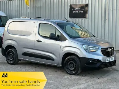 Begagnad Vauxhall Combo Edition 100 HK (73 kW) 2020 Grå Minibuss