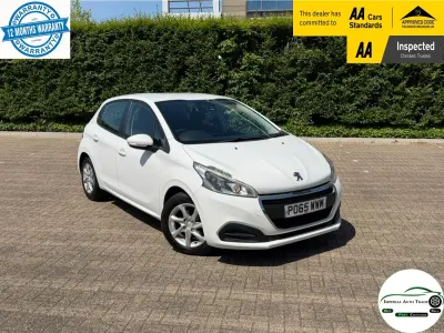 Käytetty Peugeot 208 Active 82 HP (60 kW) 2015 Valkoinen Viistoperä