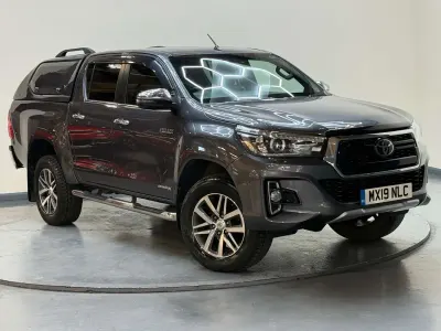 Usado Toyota HiLux Luxury 150 HP (110 kW) 2019 Cinzento Pickup