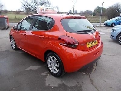 Gebraucht Peugeot 208 Active 80 PS (58 kW) 2015 Orange Kleinwagen