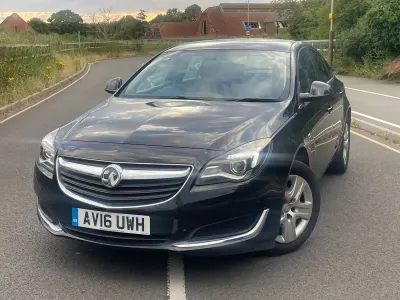 Used Vauxhall Insignia Design Edition 140 HP (102 kW) 2016 Black Hatchback