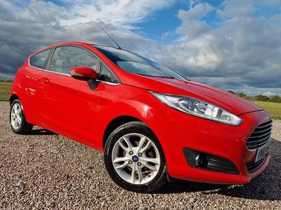 Red Used 2015 Ford Fiesta Zetec Hatchback | £3,996 (Fair price)