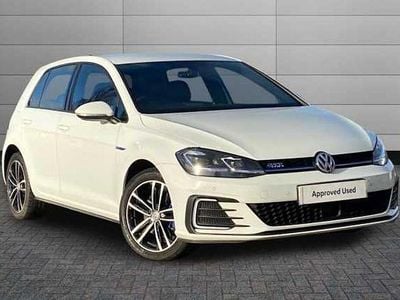 Pure white Used 2020 VW Golf VII GTE Hatchback | £15,795 (Fair price)
