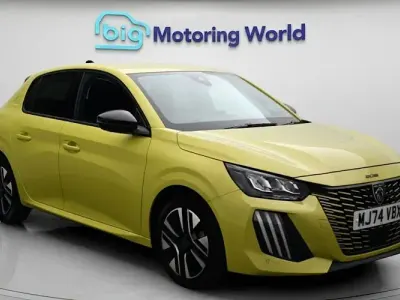 Used Peugeot 208 Allure 101 HP (74 kW) 2024 Yellow Hatchback