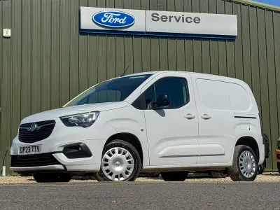 Second-hand Vauxhall Combo 101 CP (74 kW) 2023 Alb Monovolum