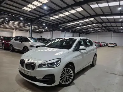 Begagnad BMW 218 Luxury Line 2020 Vit Halvkombi