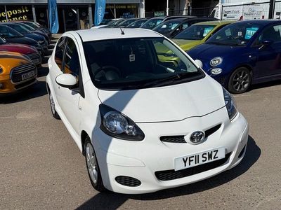 Usado Toyota Aygo 68 HP (50 kW) 2011 Branco Citadino