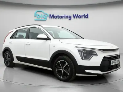 Usado Kia Niro 139 HP (102 kW) 2022 Branco SUV