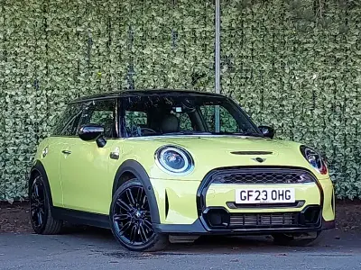 Used Mini Cooper S Exclusive 178 HP (130 kW) 2023 Yellow Hatchback