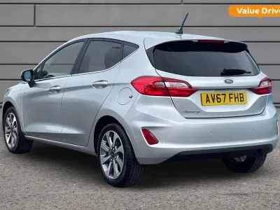 Usado Ford Fiesta Zetec 2017 Plateado Utilitario