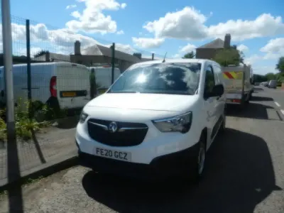 Used Vauxhall Combo Edition 100 HP (73 kW) 2020 White MPV