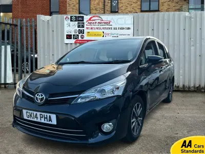 Usado Toyota Verso Multidrive S 147 HP (108 kW) 2014 Cinzento Monovolume