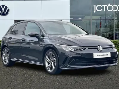 Begagnad VW Golf VIII R-line 150 HK (110 kW) 2022 Grå Halvkombi