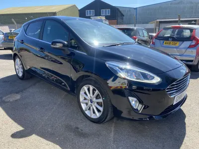 Używany Ford Fiesta Titanium 100 KM (73 kW) 2018 Czarny Hatchback