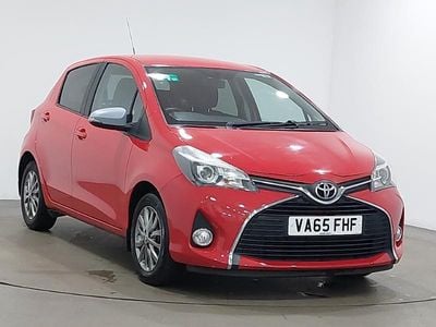 Used Toyota Yaris 99 HP (72 kW) 2016 Red Hatchback