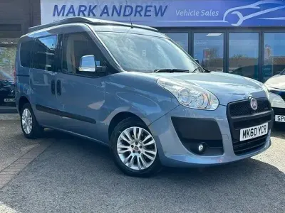 Używany Fiat Doblò Dynamic 105 KM (77 kW) 2010 Niebieski Minivan