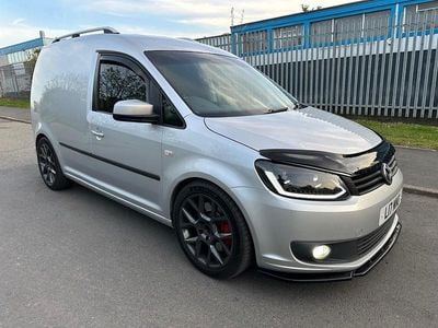 Begagnad VW Caddy Highline 102 HK (75 kW) 2014 Silver Minibuss