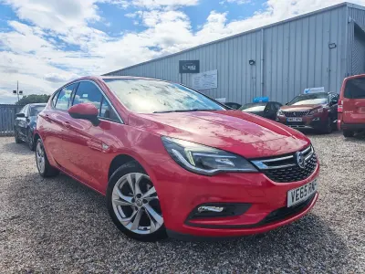 Used Vauxhall Astra SRi 150 HP (110 kW) 2015 Red Hatchback