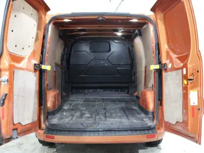 Usado Ford Transit Custom Limited 130 HP (95 kW) 2021 Laranja Van