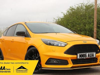 Used Ford Focus ST 185 HP (136 kW) 2016 Yellow Hatchback