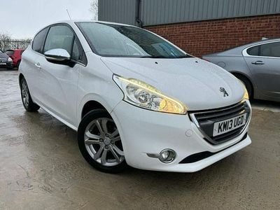 Used Peugeot 208 Allure 2013 White Hatchback