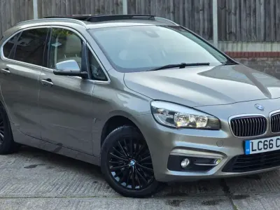Begagnad BMW 225 Active Tourer Luxury Line 2016 Silver Minibuss