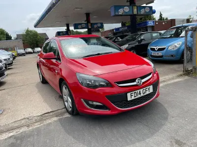 Used Vauxhall Astra SRi 140 HP (102 kW) 2014 Red Hatchback
